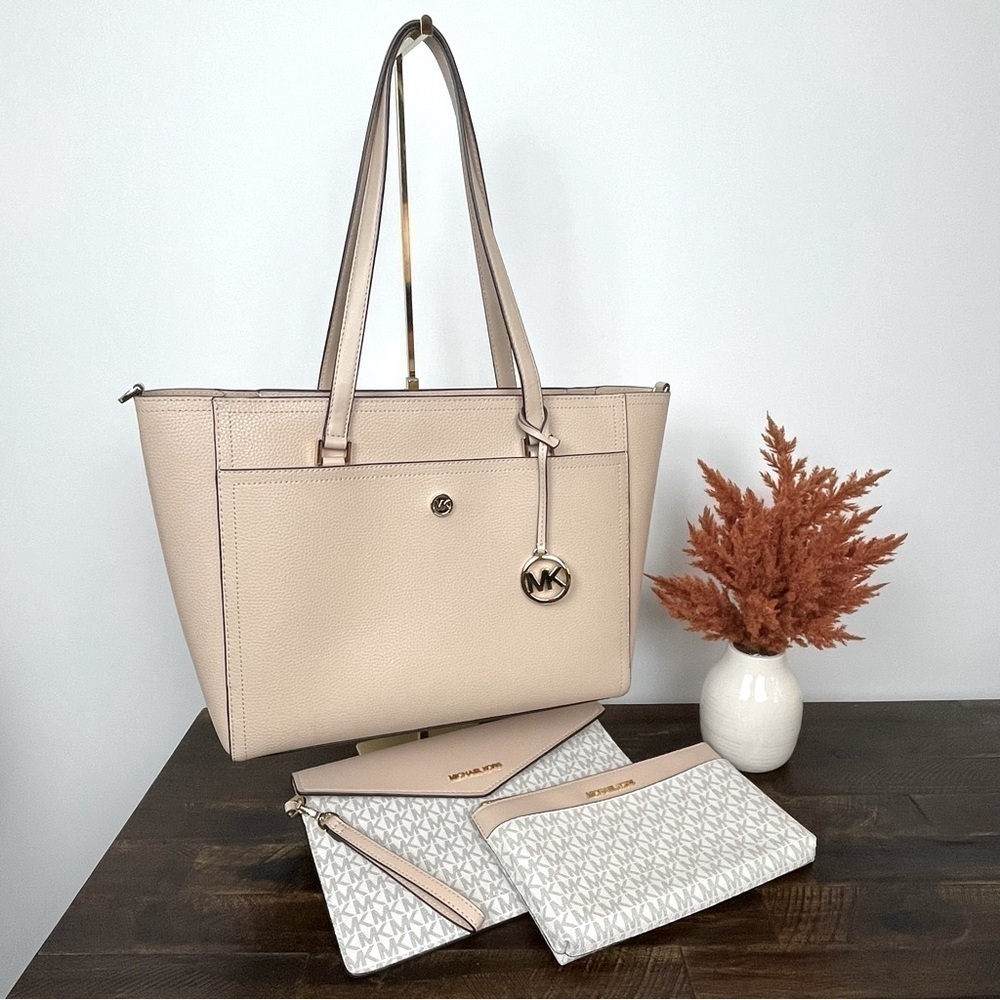 Michael Kors 3 in 1 Large Maisie Tote. Beige. #360